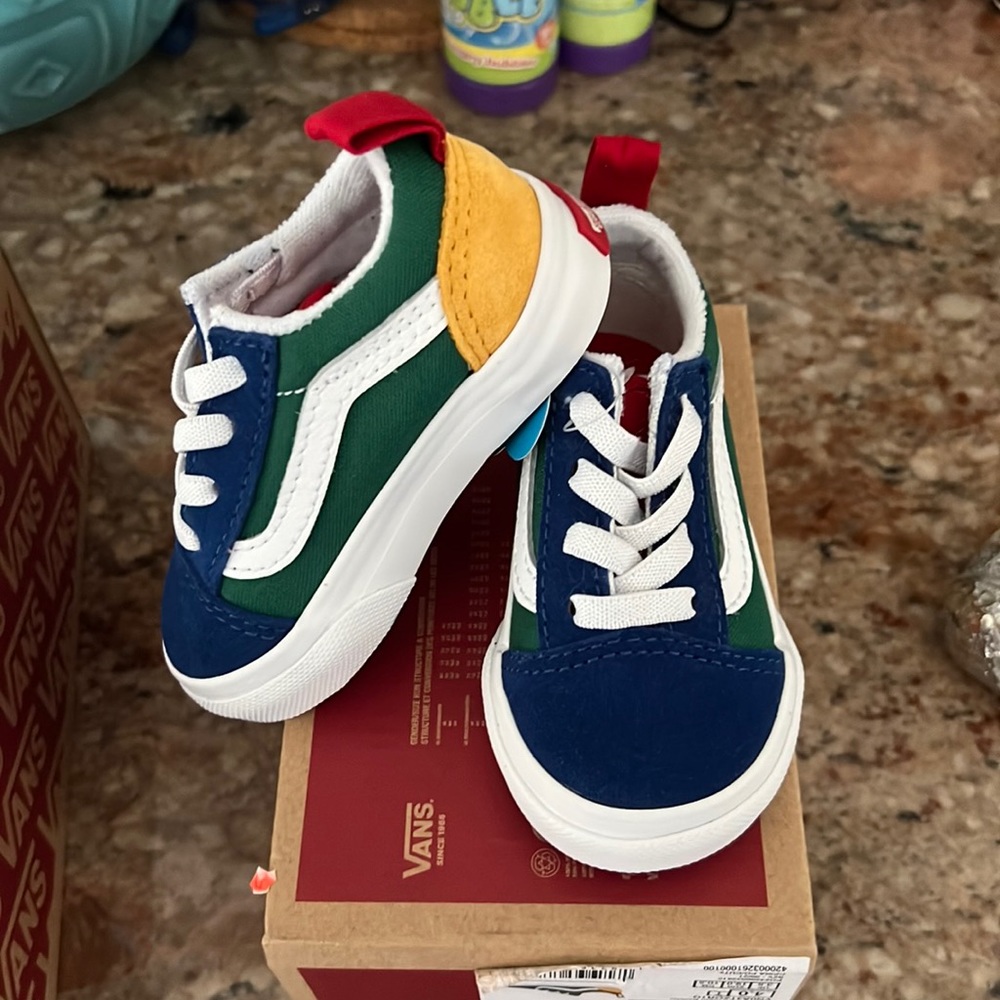Elastic Multi Color Toddler Size 4 Sneaker